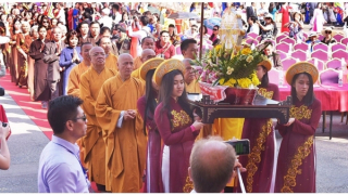 Tổ chức trực tiếp và trực tuyến Ngày Quốc tổ Việt Nam toàn cầu 2022