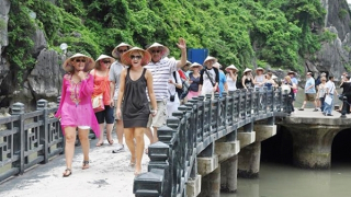 Khách quốc tế đến Việt Nam tăng 2,2 lần so với cùng kỳ năm trước