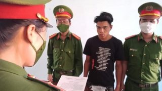 Bị bắt vì nhiều lần “yêu bạn gái nhí”