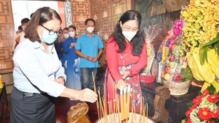 Lãnh đạo TP Hồ Chí Minh dâng hương tưởng nhớ Chủ tịch Tôn Đức Thắng