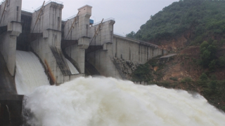 Mưa lớn, hồ thủy điện chứa hơn 820 triệu m3 ở Huế xả nước