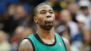 Từ cầu thủ bóng rổ nhà nghề Mỹ thành “siêu lừa”