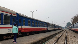 Tàu khách Hà Nội - Lào Cai chạy lại sau nhiều tháng tạm dừng