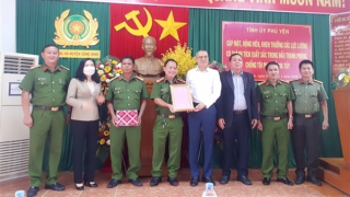 Khen thưởng vụ khám phá khu vườn cần sa 1000m2