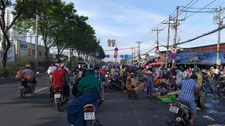 Ai kiểm tra nguồn gốc thực phẩm tại chợ tự phát?