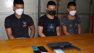 Ôm ma túy dạng kẹo đi đường thôn "né chốt"