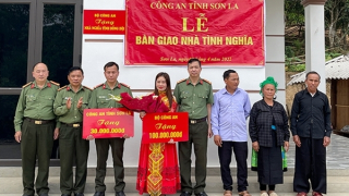 Bàn giao nhà tình nghĩa cho cán bộ Công an có hoàn cảnh khó khăn