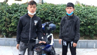 Rình người nhậu say rời quán để... cướp xe máy