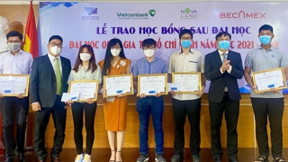 Tập đoàn Novaland trao tặng học bổng đến các học viên, nghiên cứu sinh Đại học Quốc gia TP HCM