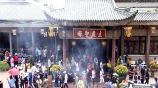 Thu phí tham quan theo kiểu “lùa cá vào rọ”