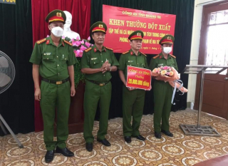 “Thưởng nóng” vụ bắt giữ đối tượng vận chuyển trái phép 30.000 viên ma túy