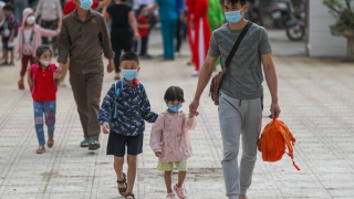 Trẻ mầm non nô nức đến trường