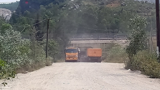 Vì sao người dân ngăn cản xe ra vào 5 mỏ đá tại Quảng Nam?