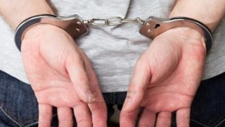 Tạm giữ kẻ nhiều lần hãm hiếp con gái ruột