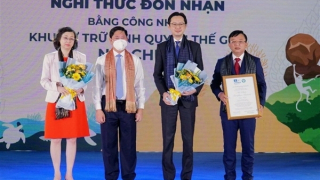 Đón bằng công nhận Khu dự trữ sinh quyển thế giới Núi Chúa