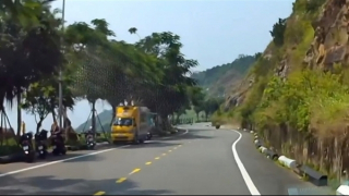 Sạt lở đá trên đường đi bán đảo Sơn Trà