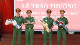 Trao thưởng Ban chuyên án khám phá vụ sát hại nam sinh cấp 2