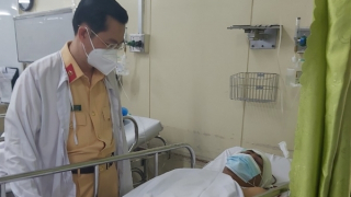 Thiếu tá CSGT bị đối tượng vi phạm luật giao thông tông chấn thương sọ não