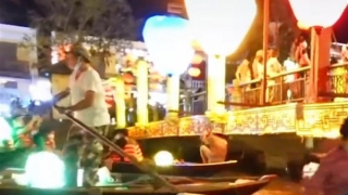 Du khách tố “bị lừa" phải bỏ thêm tiền để được đi thuyền tham quan Chùa Cầu