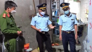 Tết đã qua lâu, cửa hàng tạp hoá vẫn "ém" pháo lậu