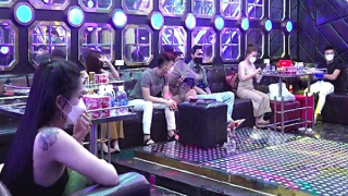 Chủ quán karaoke giành khách bằng… ma túy