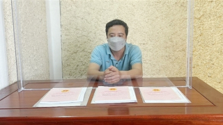 Công chức tư pháp xã lợi dụng chức vụ để lấy tiền của dân