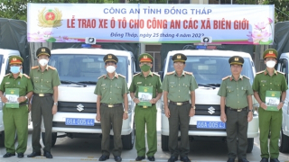 Trang cấp ôtô cho Công an các xã biên giới