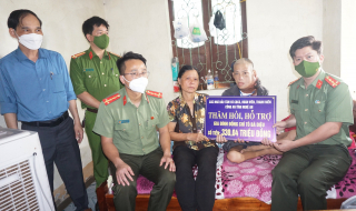 Trao tặng hơn 330 triệu đồng cho đồng đội mắc bệnh hiểm nghèo