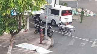 Người đàn ông chết bất thường trong vũng máu trên vỉa hè