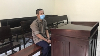 Mâu thuẫn chia tài sản sau ly hôn, chồng dùng xăng đốt vợ