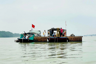 Tìm thấy thi thể nạn nhân rơi xuống sông Hồng