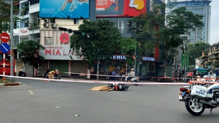 Va chạm với xe khách, người phụ nữ đi xe máy tử vong