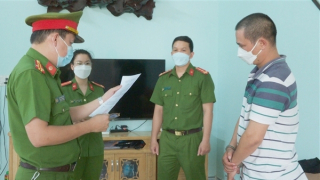 Nhân viên công ty ăn chặn tiền khách hàng