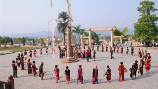 Trình diễn cồng chiêng, tái hiện tục đi Sim tại Ngày hội vùng cao A Lưới