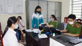 Công an TP Phủ Lý hỗ trợ người dân làm CCCD trong ngày nghỉ lễ