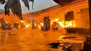 11 xe cứu hoả và gần 100 CBCS tham gia chữa cháy xưởng gỗ dán