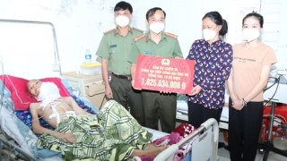 Công an Đồng Nai trao hơn 2 tỷ đồng giúp đỡ cán bộ mắc bệnh hiểm nghèo