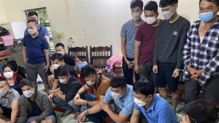 Ổ nhóm xóc đĩa có nhiều con bạc mang tiền án