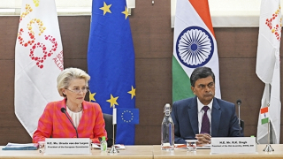 Nước Nga trước sức ép tứ bề