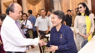 Chủ tịch nước gặp mặt Đoàn học sinh miền Nam trên đất Bắc