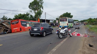 Xe khách vượt ẩu tông liên hoàn, 3 người thương vong