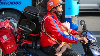 Người dân mệt nhoài trở về Hà Nội sau kỳ nghỉ lễ