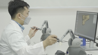 Phẫu thuật khớp gối chính xác 98% nhờ “Thước ngắm phẫu thuật” “made in Vietnam”