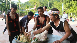 Bảo tồn văn hóa truyền thống các dân tộc thiểu số gắn với phát triển du lịch