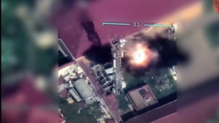 Ukraine khoe video UAV Bayraktar không kích lực lượng Nga trên đảo Rắn