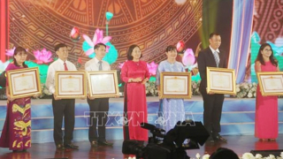 Tôn vinh các lực lượng phòng, chống dịch COVID-19