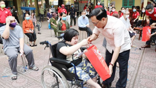 Tháng Nhân đạo: Hướng về ngư dân nghèo và trẻ em nghèo, khuyết tật