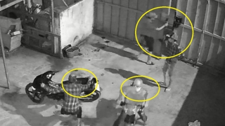 Camera ghi rõ nét quá trình các đối tượng đột nhập công ty trộm nhiều tài sản