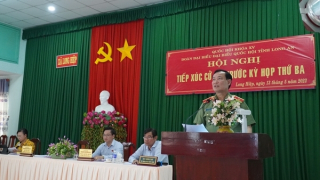 Đồng chí Lê Tấn Tới tiếp xúc cử tri ở Long An