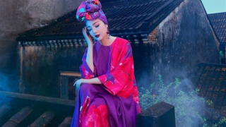 Đề nghị nhà thiết kế gỡ bỏ hình ảnh cựu hoa hậu ngồi trên nóc phố cổ